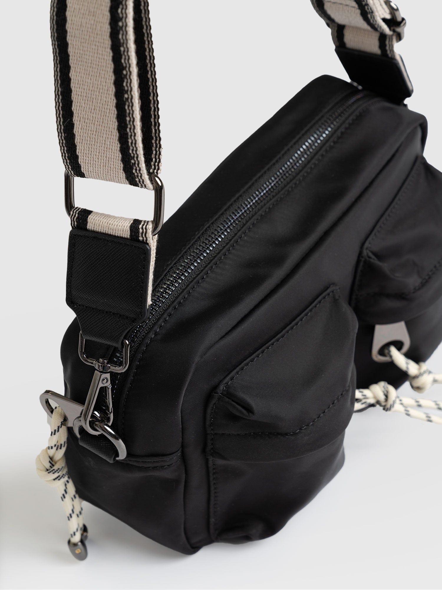 Camera Bag Black - Women's Cross-body Bag | Saint + Sofia® EU
